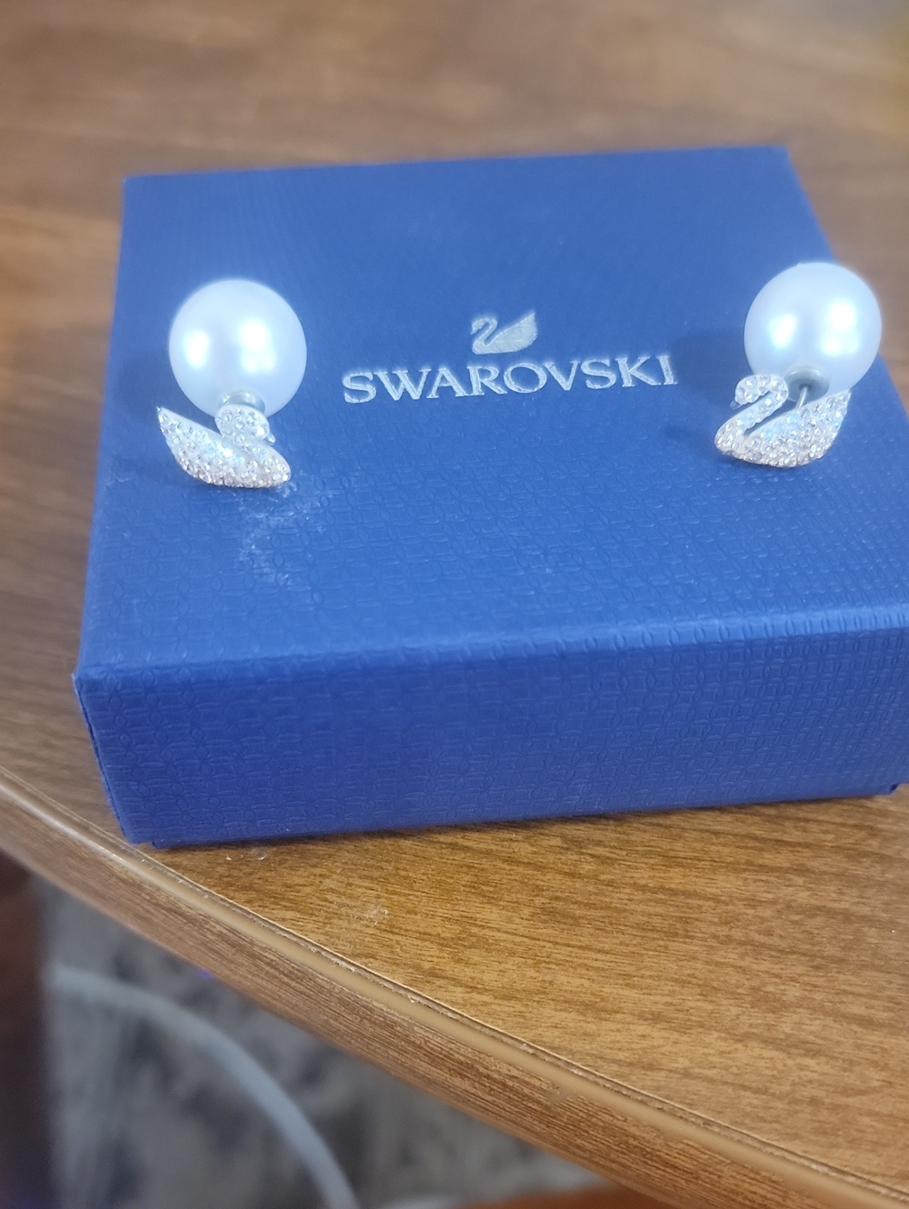 Swarovski Pearl Swan Crystal Stud Earrings in Silver/gold